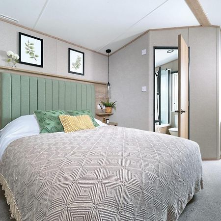 Emma'S Oasis 2-Bedroom Caravan At Durdle Door Sleeps 4 West Lulworth Bagian luar foto