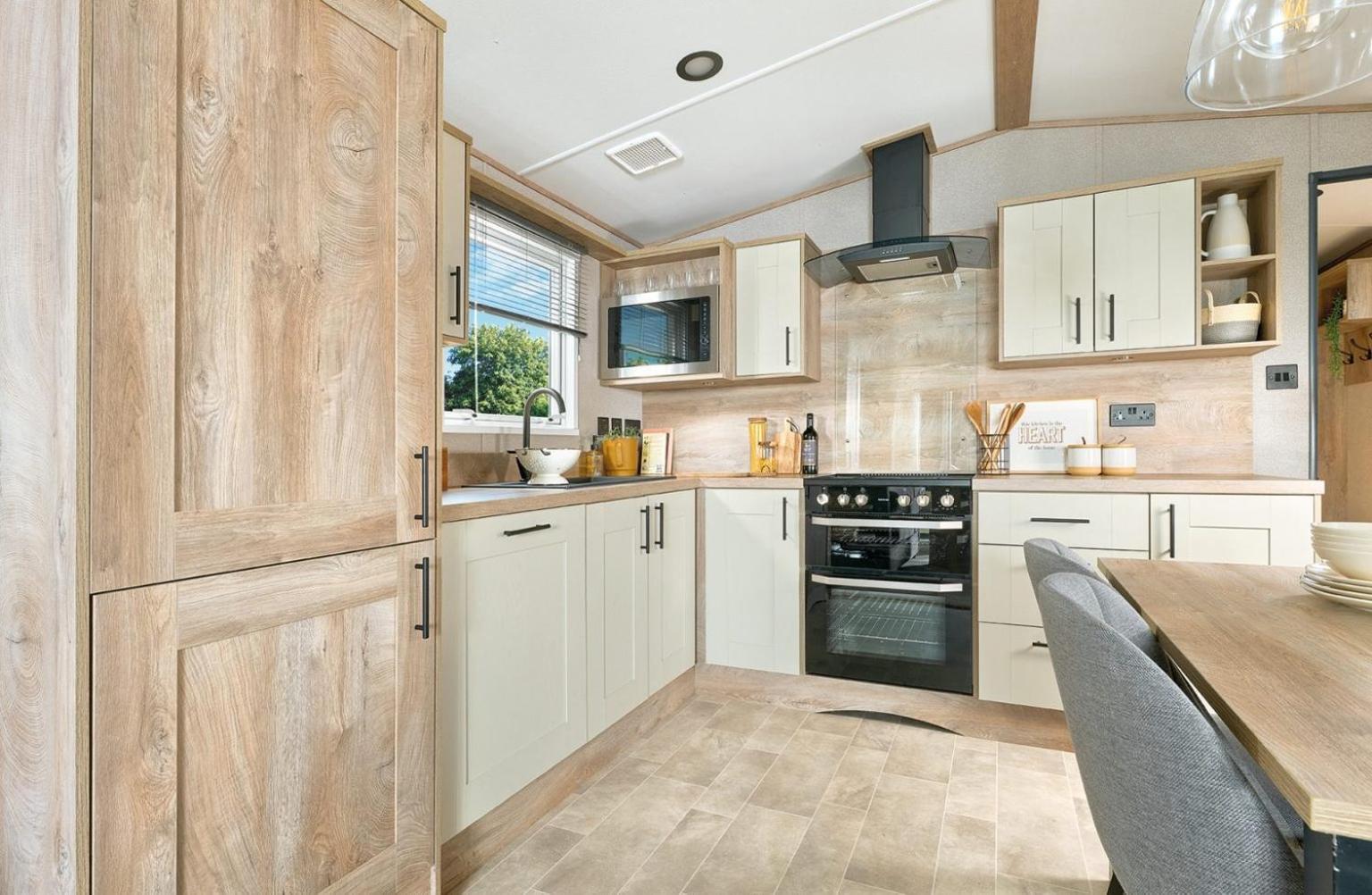 Emma'S Oasis 2-Bedroom Caravan At Durdle Door Sleeps 4 West Lulworth Bagian luar foto